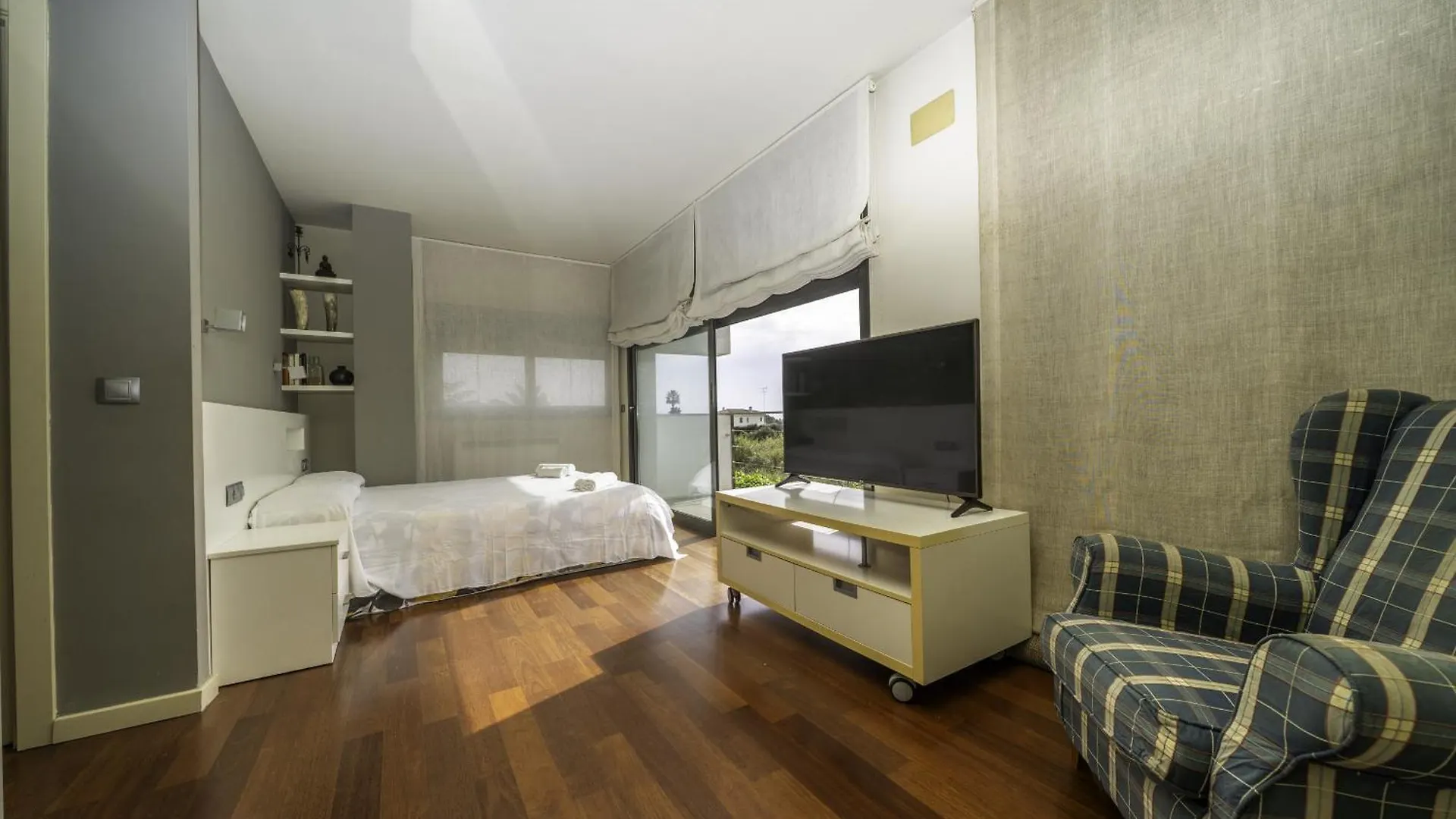 Homeholidaysrentals Colors - Costa Barcelona Pineda de Mar Spain